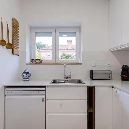 Charming Alvalade, In Prestigious Area Of Lisboa. *